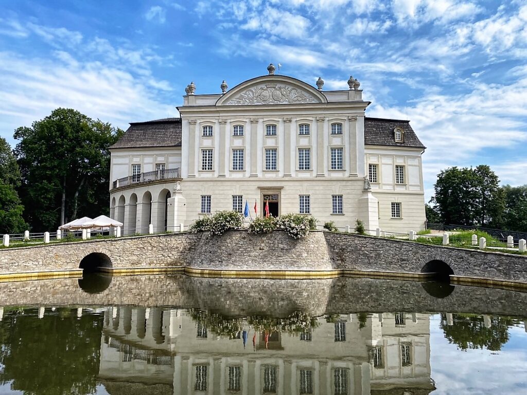 Pałac w Kurozwękach 